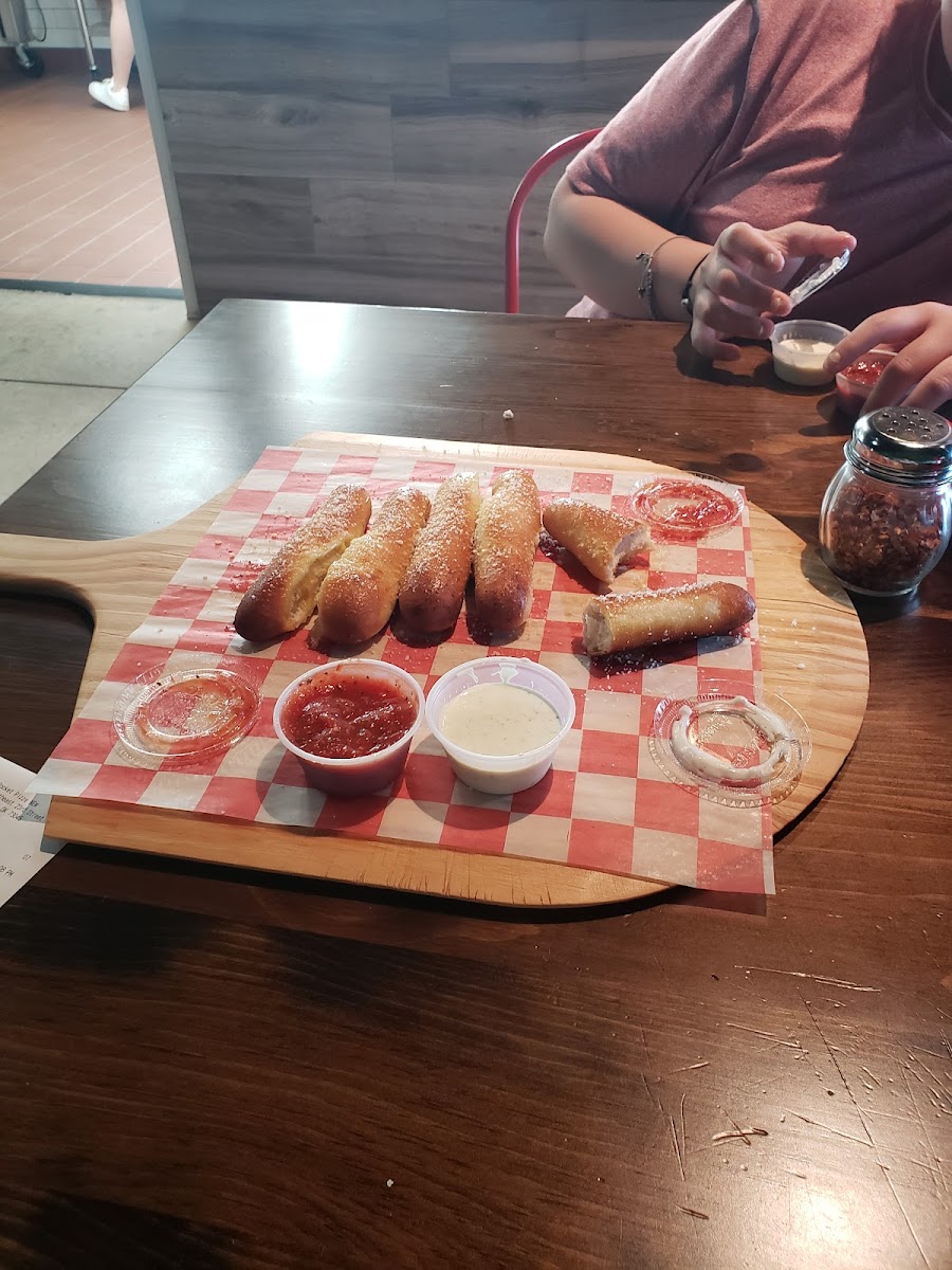 Rocket Pizza & Ice Cream-10