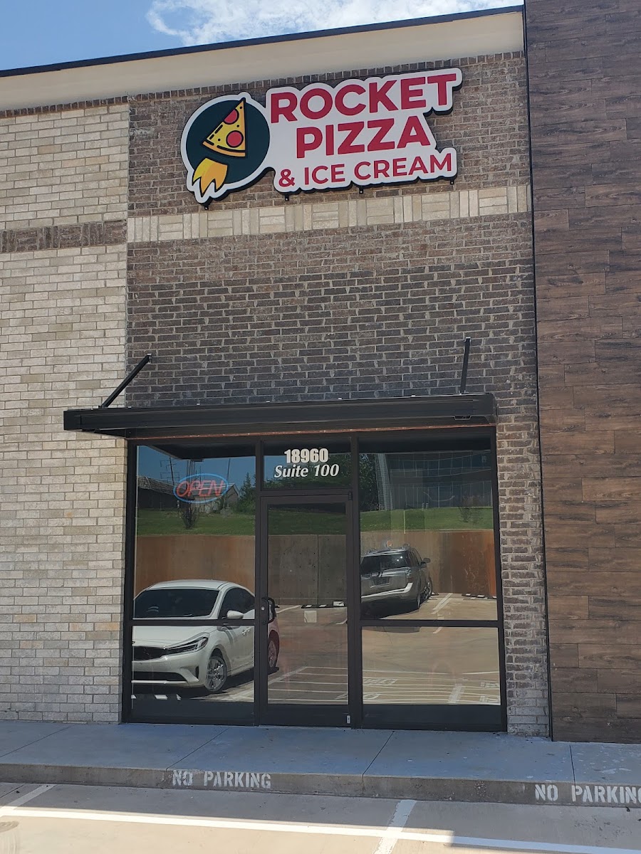 Rocket Pizza & Ice Cream-4